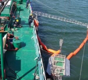 Inclined Belt Oil Skimmer System Application in Sea